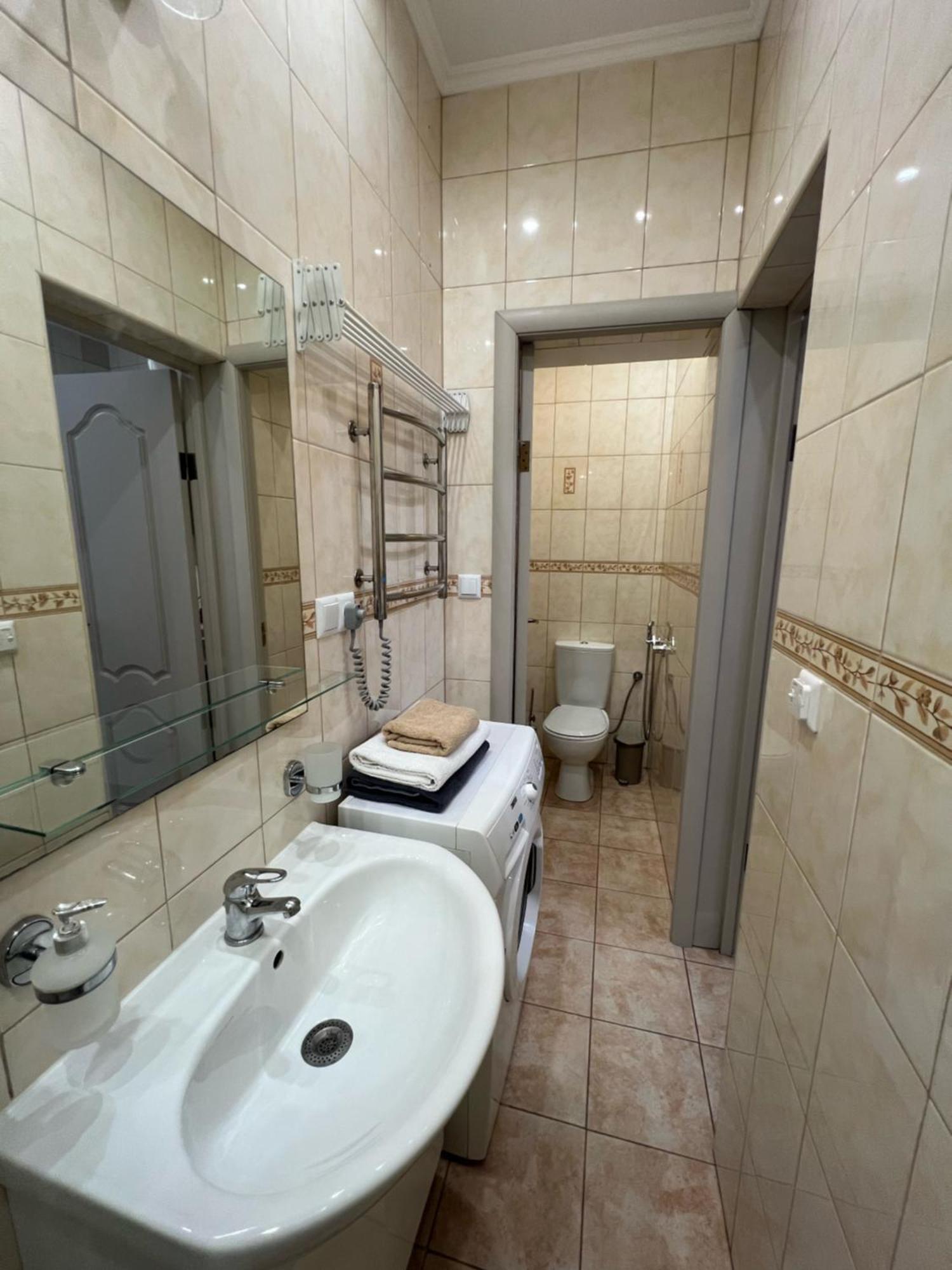 Cozy Apartment Near The Lviv National Opera Esterno foto